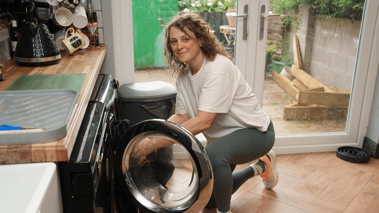 Rebecca doing her laundry during her Power Saver slot
